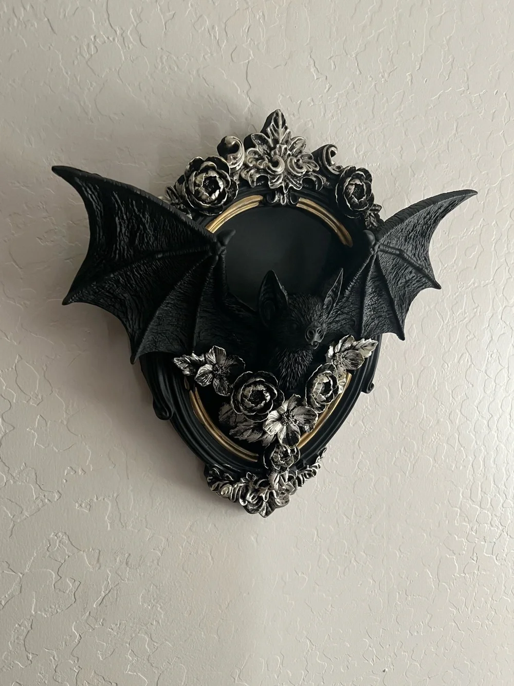 Black and Gold Bat Wall Plaque - Decorative Home Wall Decor Halloween